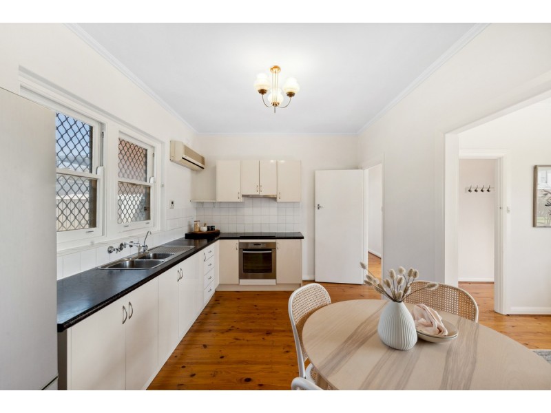 8 Rondo Avenue, Findon SA 5023