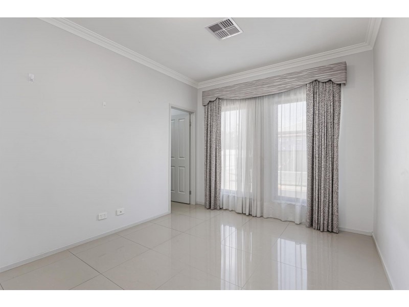 2/8 Alice Street, Findon SA 5023