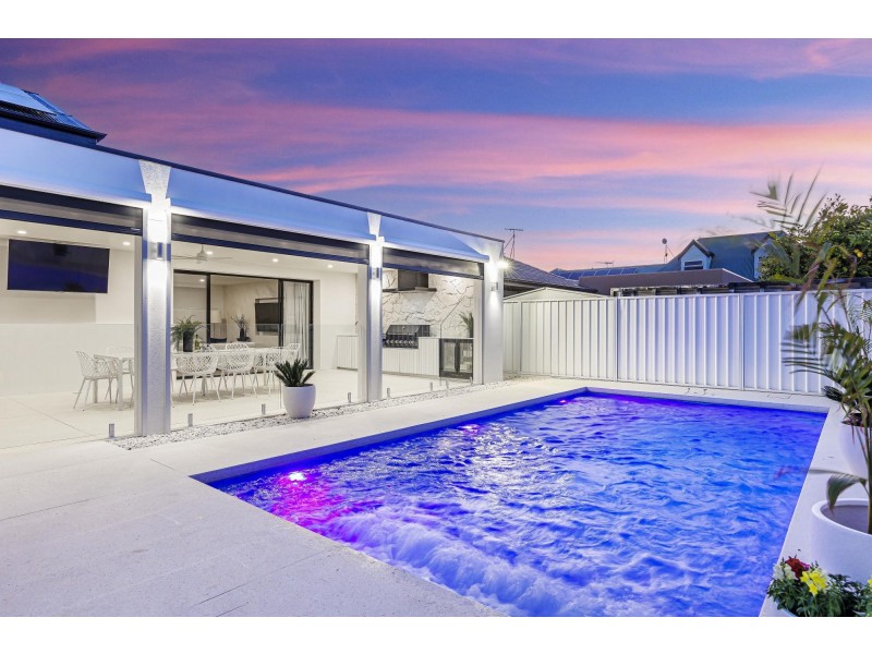 99 Lochside Drive, West Lakes SA 5021