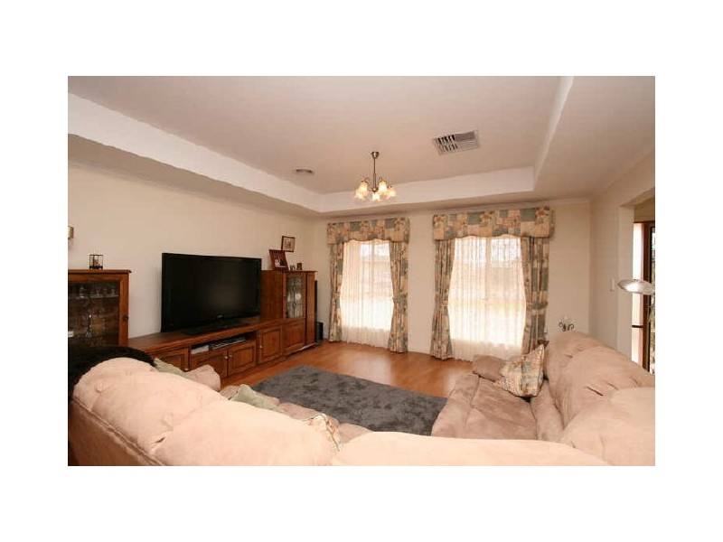 77 President Avenue, Andrews Farm SA 5114