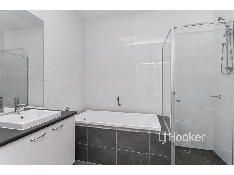 111 Troubridge Drive, West Lakes SA 5021