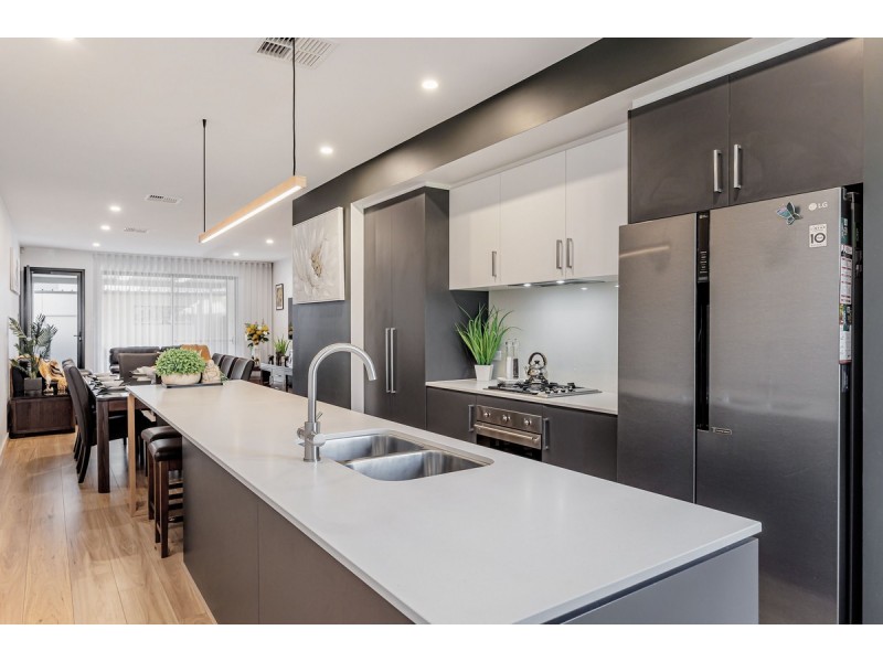 18 Symon Lane, West Lakes SA 5021