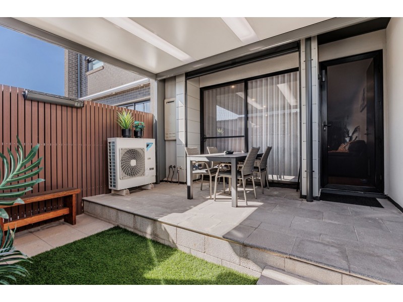 18 Symon Lane, West Lakes SA 5021