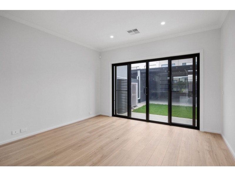 7 Saltbush Lane, West Lakes SA 5021