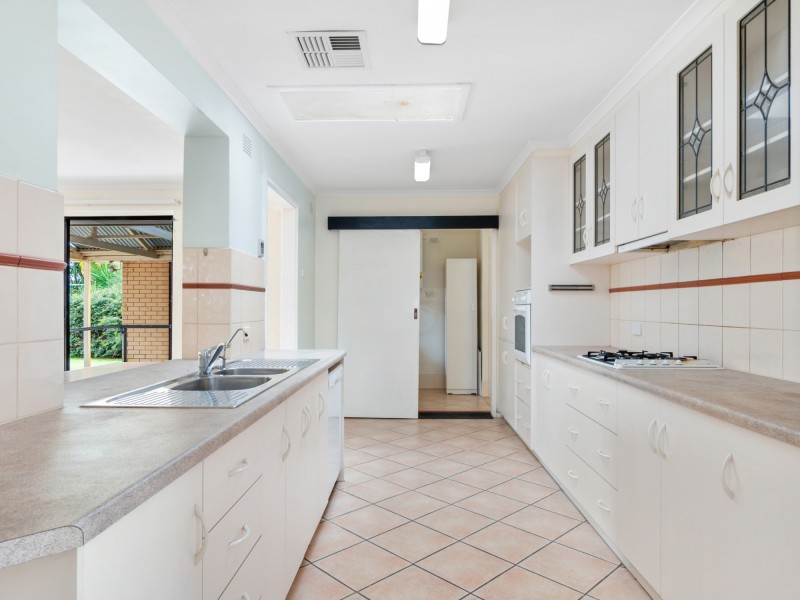 11 Hawkesbury Way, West Lakes Shore SA 5020