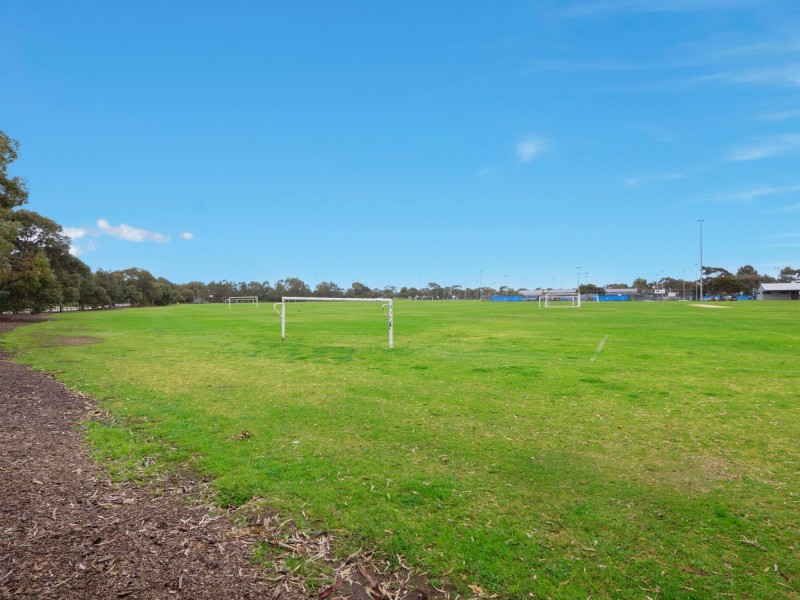 11 Hawkesbury Way, West Lakes Shore SA 5020