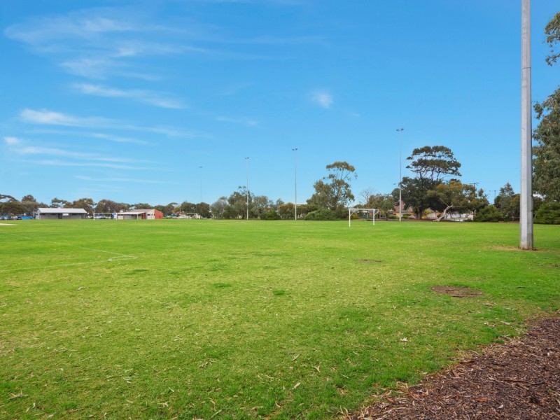 11 Hawkesbury Way, West Lakes Shore SA 5020