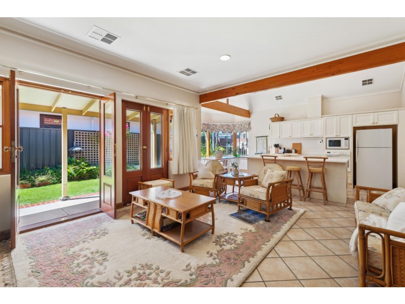 1 McDonald Grove, West Lakes SA 5021