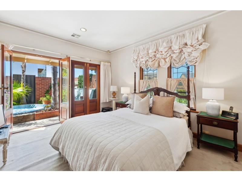 1 McDonald Grove, West Lakes SA 5021