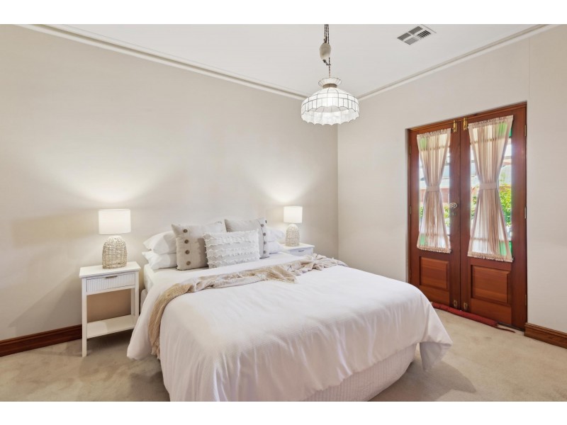 1 McDonald Grove, West Lakes SA 5021