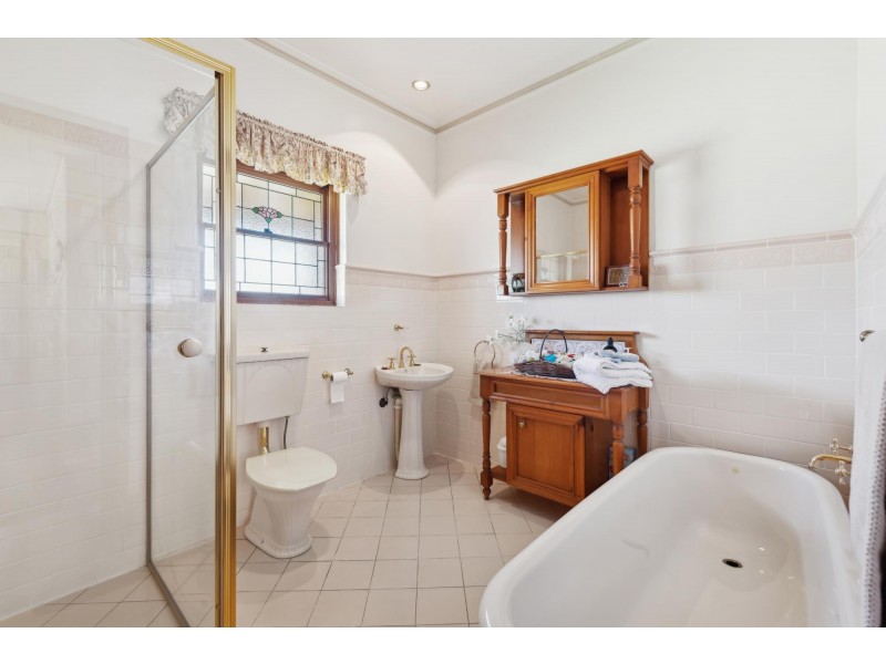 1 McDonald Grove, West Lakes SA 5021