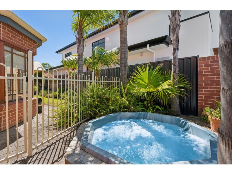 1 McDonald Grove, West Lakes SA 5021