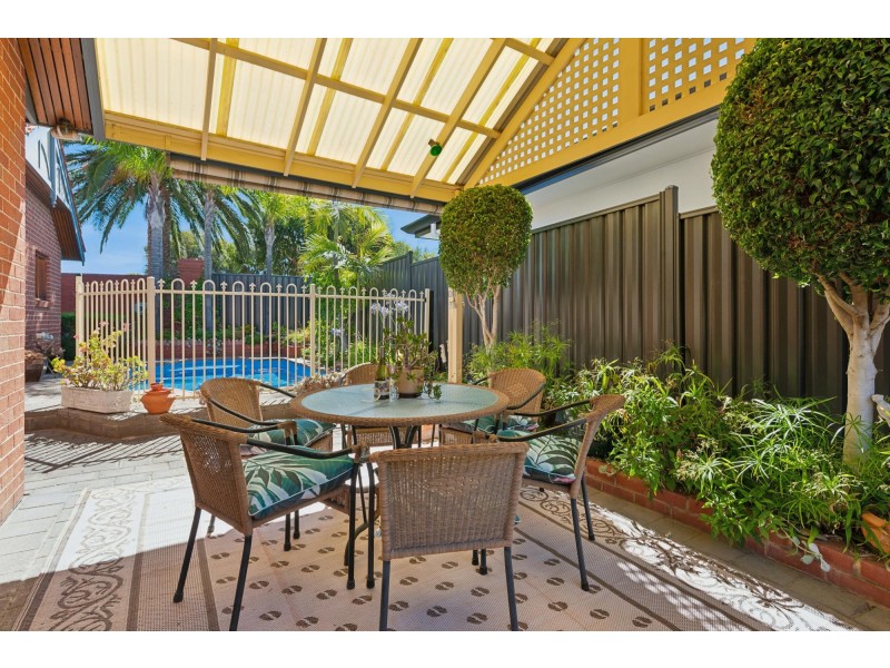 1 McDonald Grove, West Lakes SA 5021