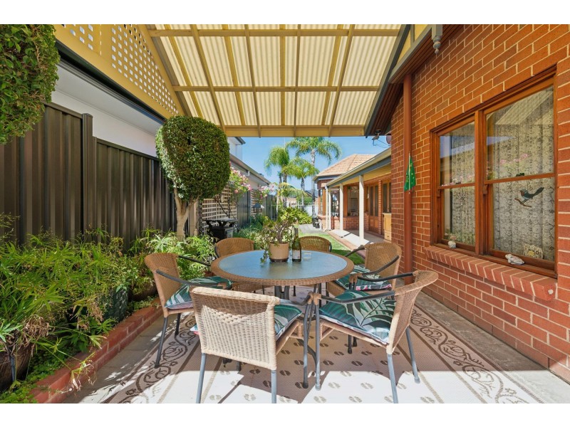 1 McDonald Grove, West Lakes SA 5021