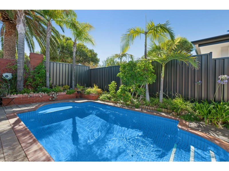 1 McDonald Grove, West Lakes SA 5021