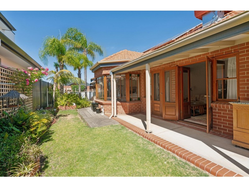 1 McDonald Grove, West Lakes SA 5021
