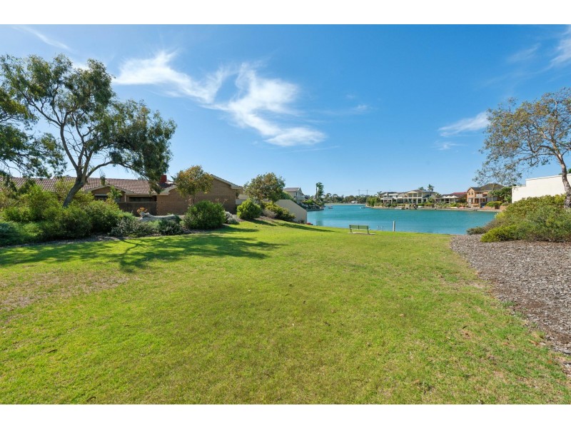 1 McDonald Grove, West Lakes SA 5021
