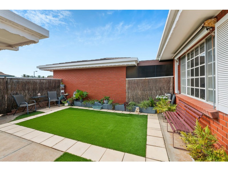 2/1 Moorea Court, West Lakes SA 5021