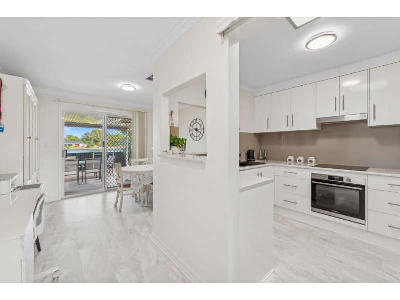 2/1 Moorea Court, West Lakes SA 5021