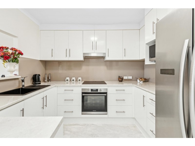 2/1 Moorea Court, West Lakes SA 5021