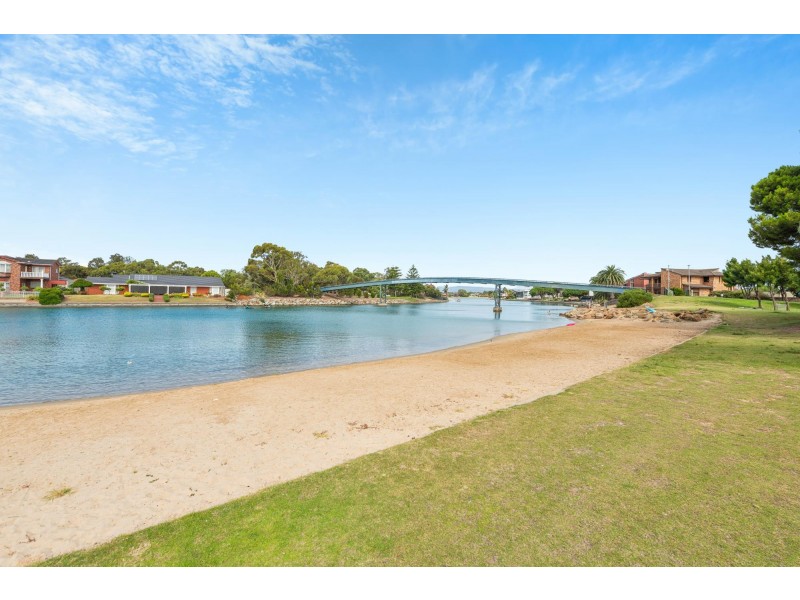 2/1 Moorea Court, West Lakes SA 5021