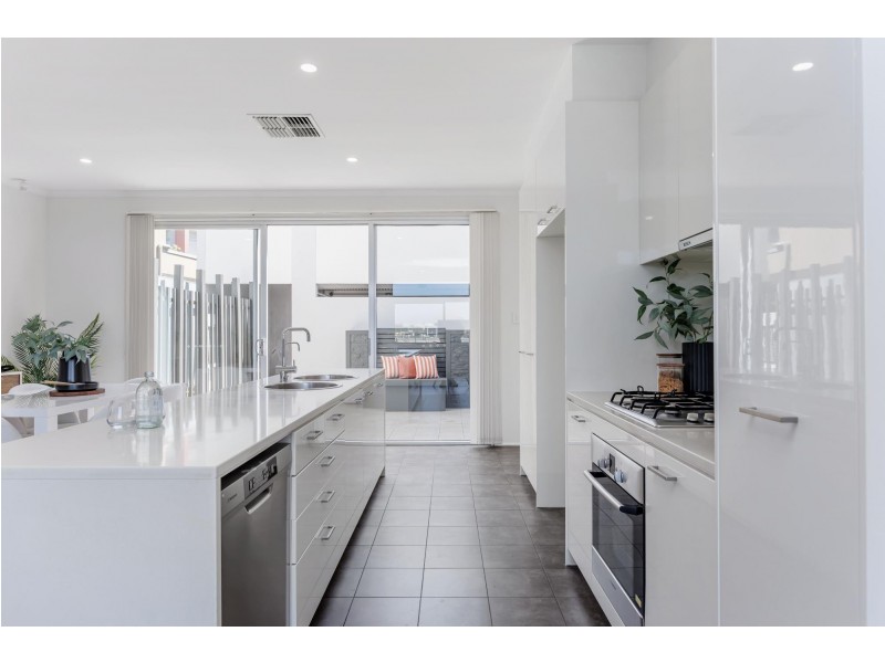 5 Karra Cove, New Port SA 5015