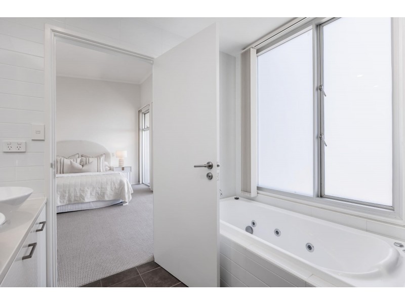 5 Karra Cove, New Port SA 5015