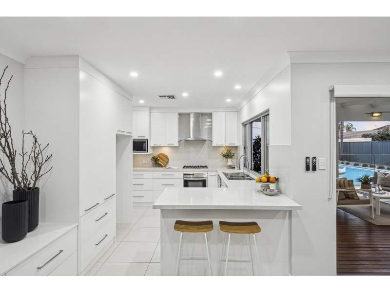 9 Fisher Place, West Lakes SA 5021