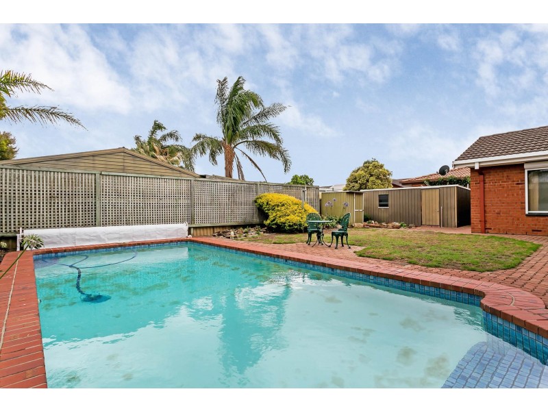 4 Santiago Street, West Lakes Shore SA 5020