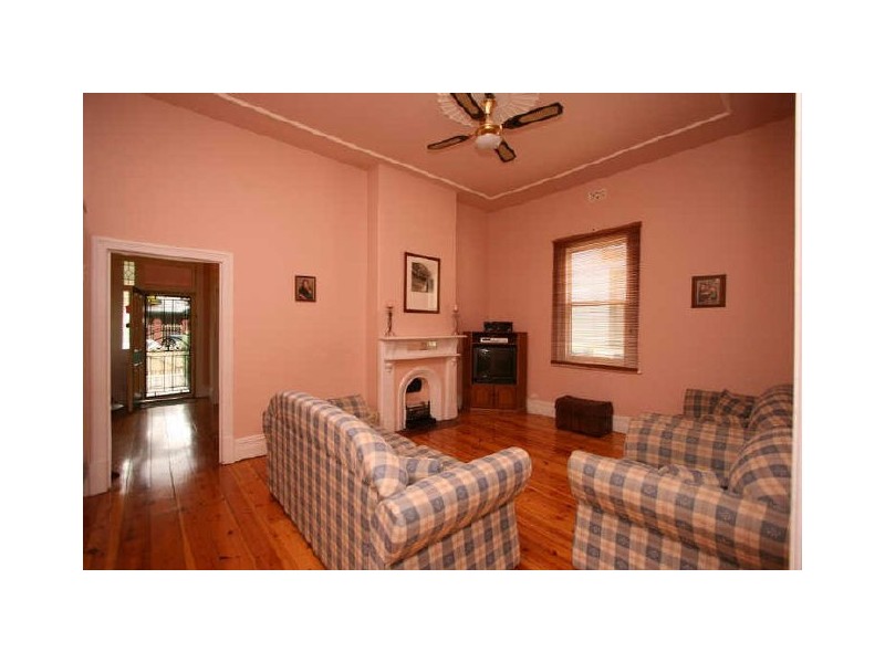 4 Little Craigie Street, Birkenhead SA 5015