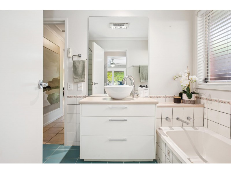 7 Greenbriar Avenue, Happy Valley SA 5159