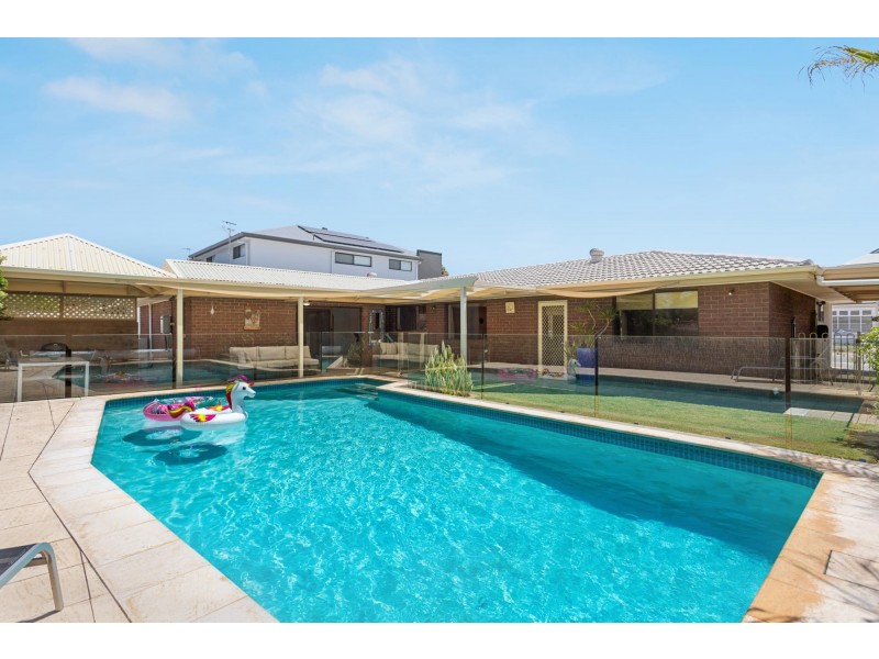 18 Hoylake Crescent, West Lakes SA 5021