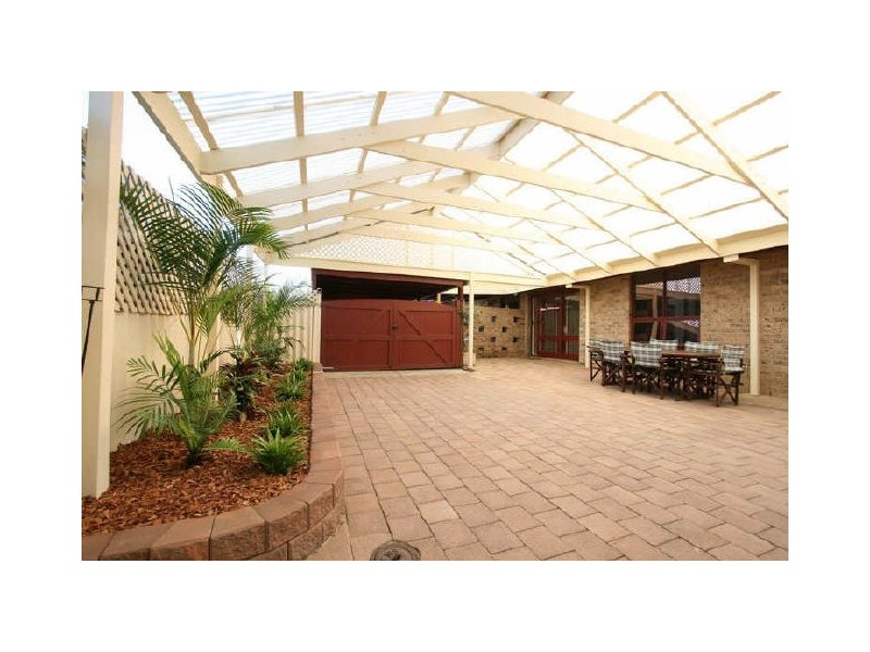 17 Mooloola Way, West Lakes Shore SA 5020