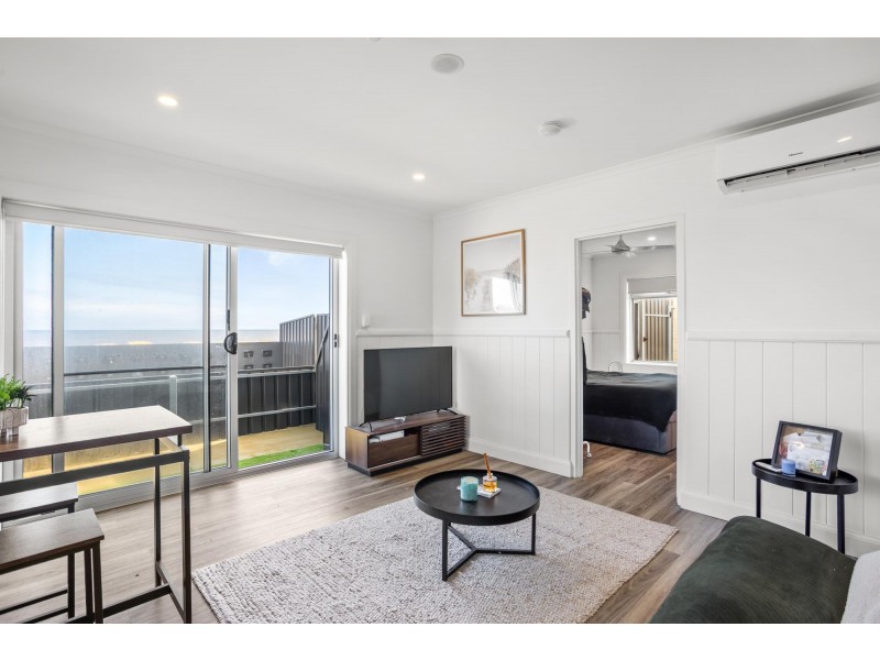 1/33 North Esplanade, Glenelg North SA 5045