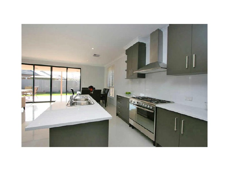 4 Heysen Crescent, West Lakes Shore SA 5020