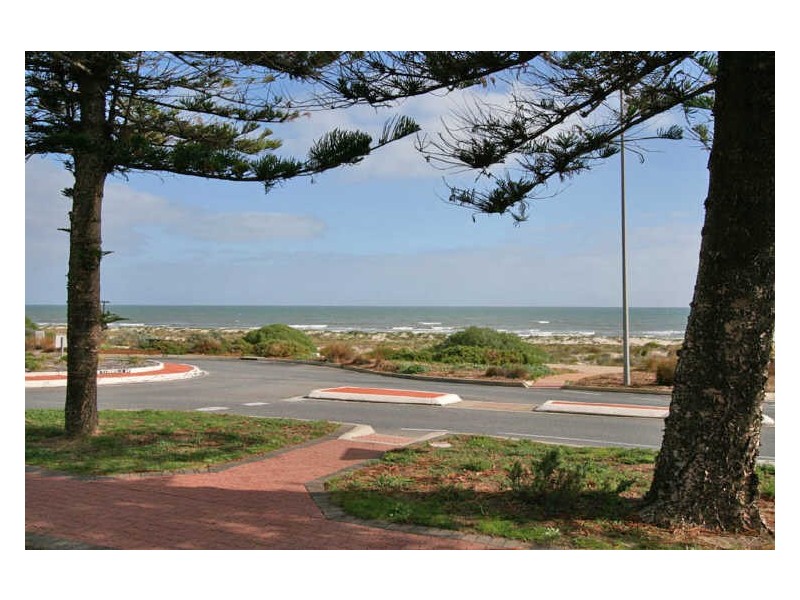 1/160 Esplanade, Largs Bay SA 5016