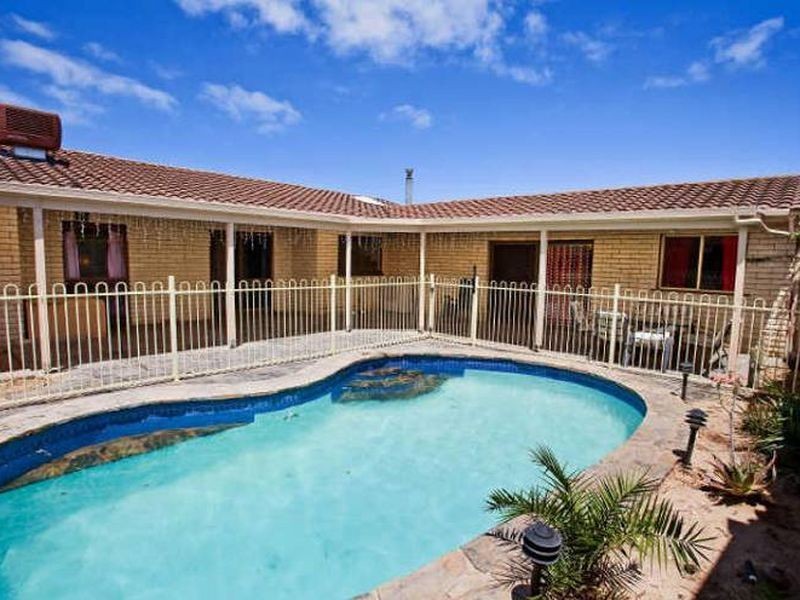 7 Greenfield Crescent, West Lakes Shore SA 5020