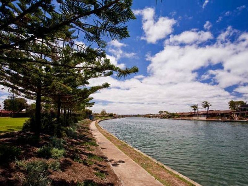 7 Greenfield Crescent, West Lakes Shore SA 5020