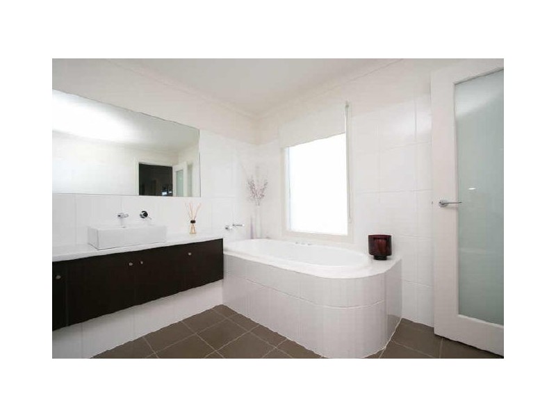 22 Yarle Street, Mawson Lakes SA 5095