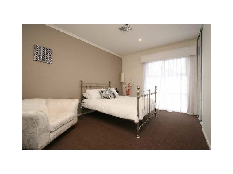 22 Yarle Street, Mawson Lakes SA 5095