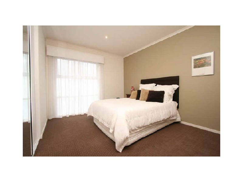 22 Yarle Street, Mawson Lakes SA 5095