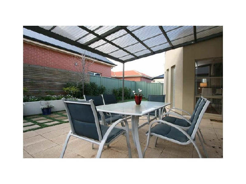 22 Yarle Street, Mawson Lakes SA 5095