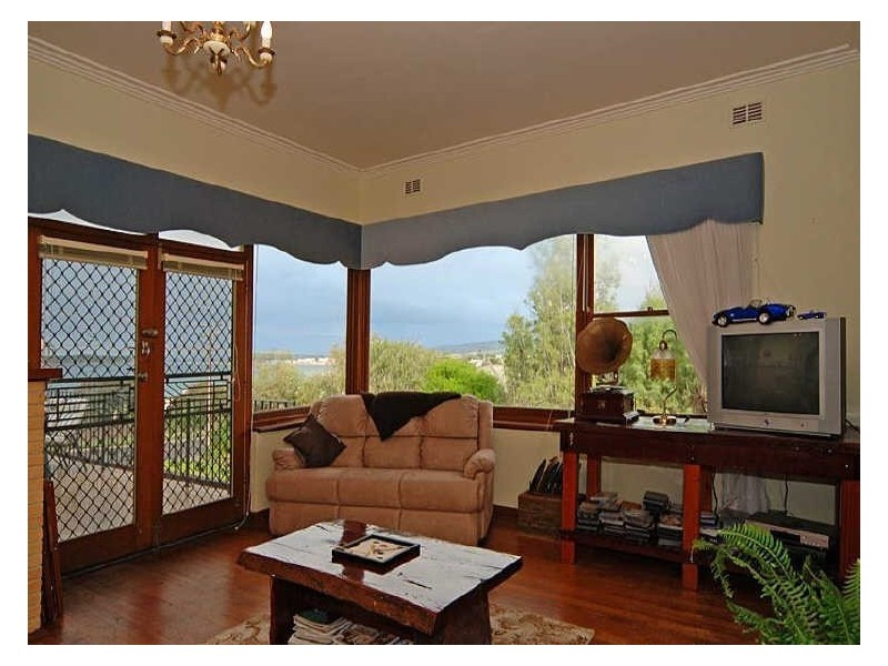 65 Hindmarsh Road, Victor Harbor SA 5211