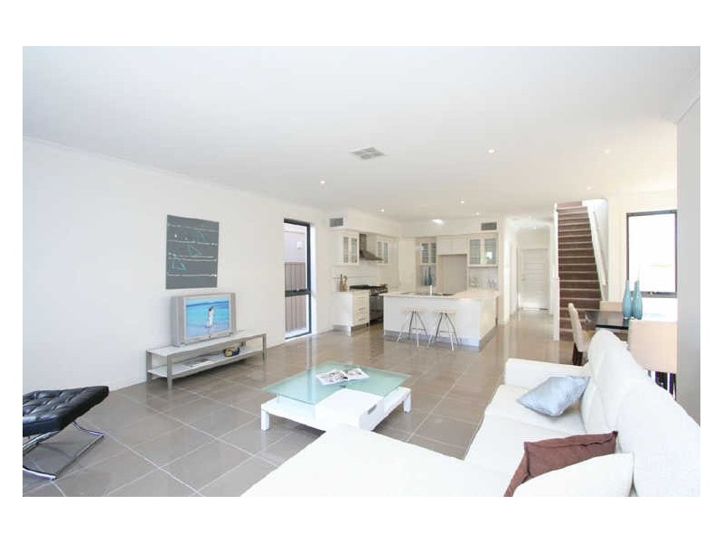 9A Gosse Avenue, Glenelg North SA 5045