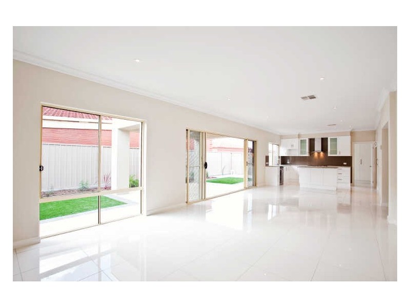 21 Antigua Grove, West Lakes SA 5021