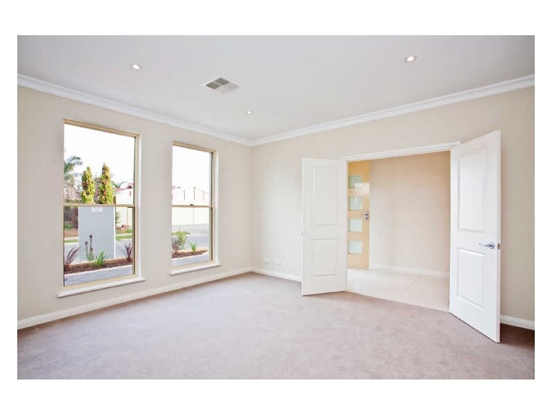 21 Antigua Grove, West Lakes SA 5021