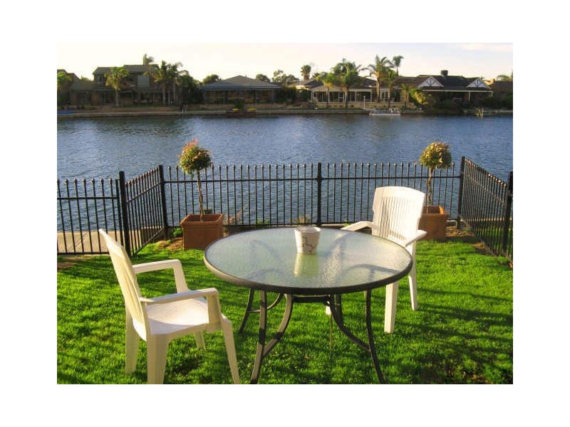 2/8 Anglers Court, West Lakes Shore SA 5020