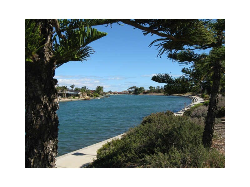 2/8 Anglers Court, West Lakes Shore SA 5020