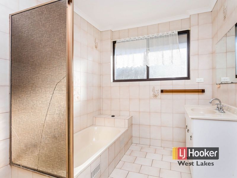 2/61 Klingberg Drive, North Haven SA 5018