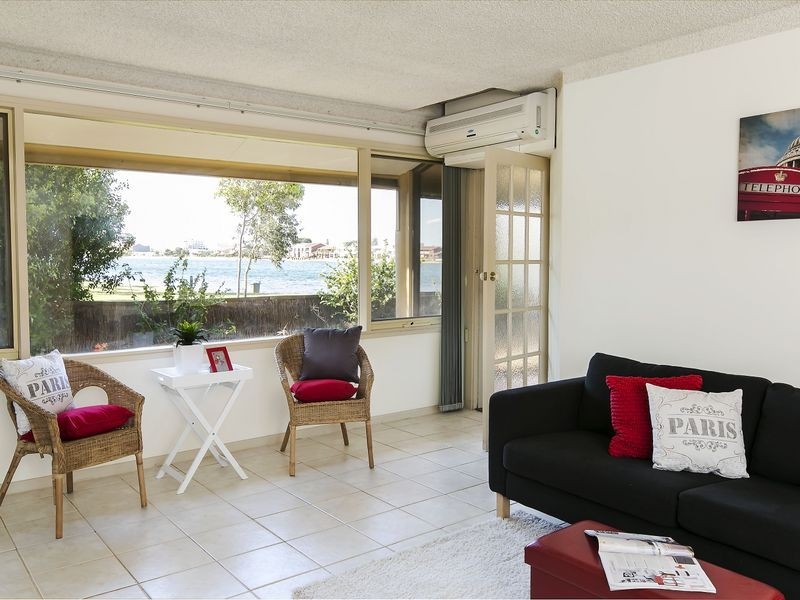 1/82 Military Road, Tennyson SA 5022